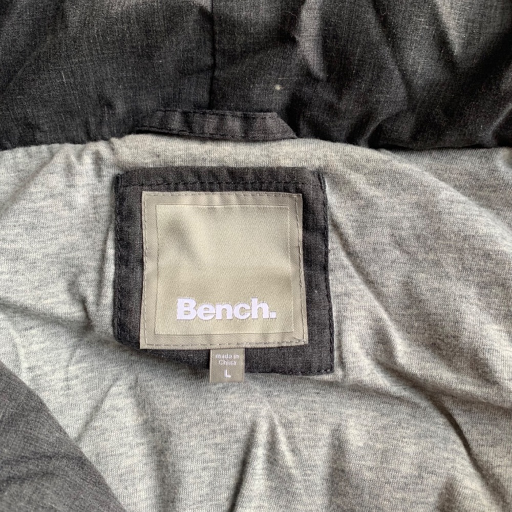 Bench puffer vest with hood - Picture 4 of 7